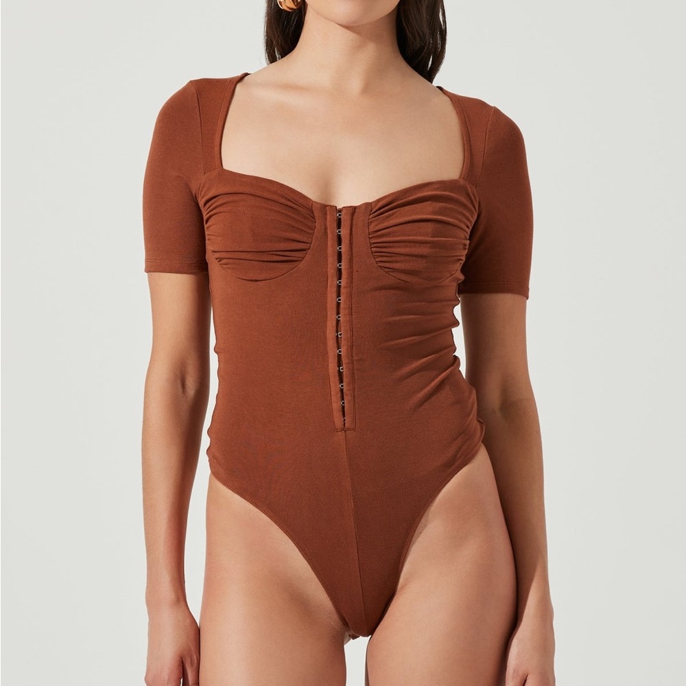 EUC Beautiful Comfy Soft Hook and Eye Corset Style Short Sleeve Thong Bodysuit